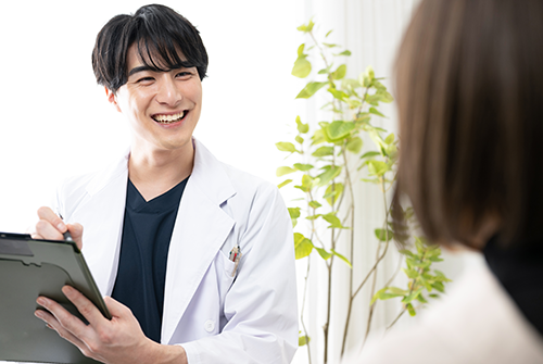 あなたの目に寄り添う、オンラインのかかりつけ医。てのひら眼科は、いつでもあなたのそばにいます。