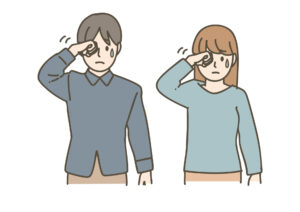 子どもの目が赤い原因を特定し、病院を受診すべき症状の判断や自宅でのケア方法について医師に相談している様子
